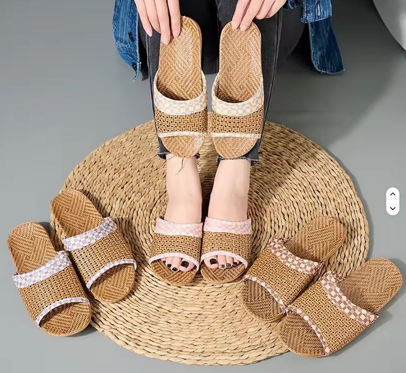 Light Straw Slippers