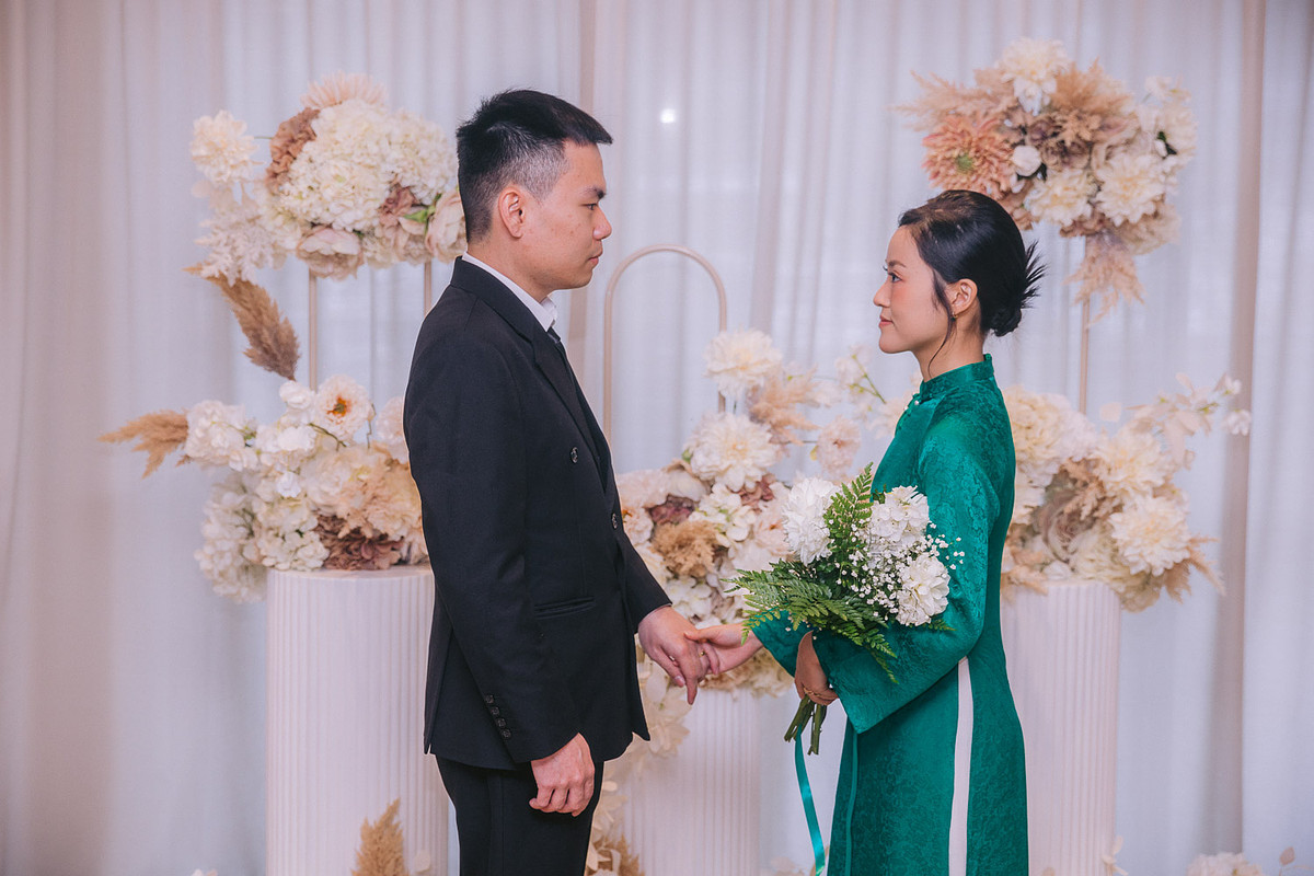 bride and groom at Pyrmont Marriage Registry