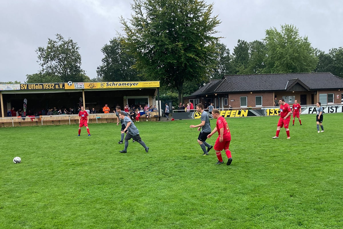 Ein Blick auf das Fußballfeld, auf dem die aufregenden Turnierspiele stattfinden.