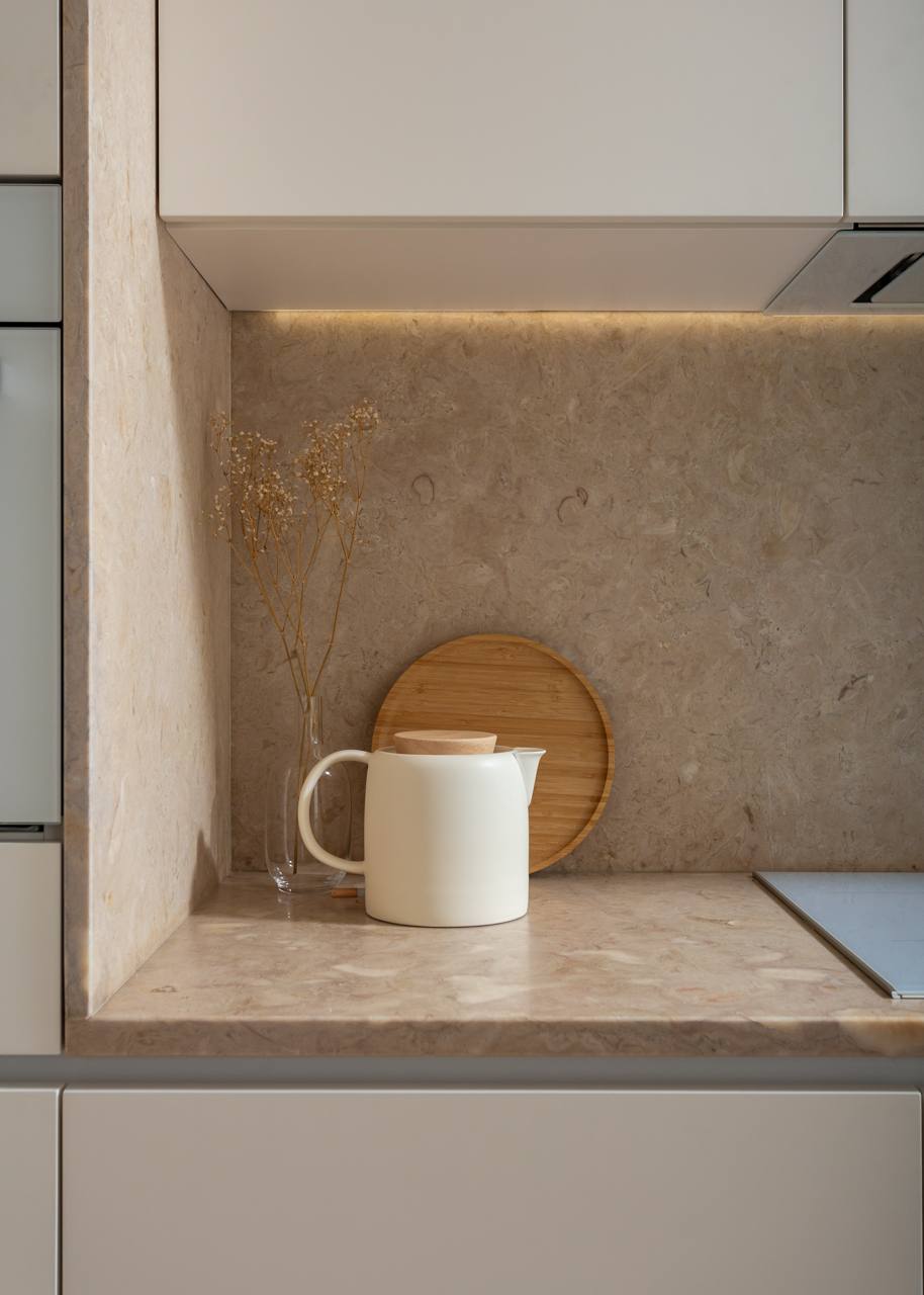 Fotografia de no Apartamento Reabilitado na Av. Roma, Lisboa, projeto do ATELI&Ecirc; 22.