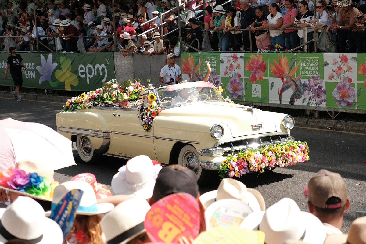 Cream vintage convertible decorated with flowers in the Desfile de Autos Clasicos in Medellin