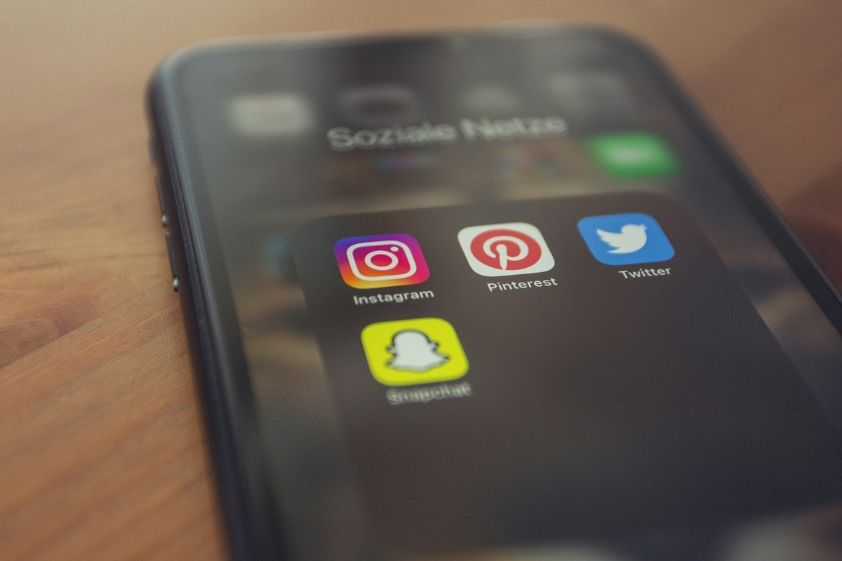 Telefoonscherm met sociale pictogrammen