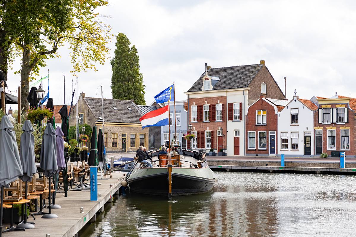 Straatbeeld in Middelharnis op Goeree-Overflakkee