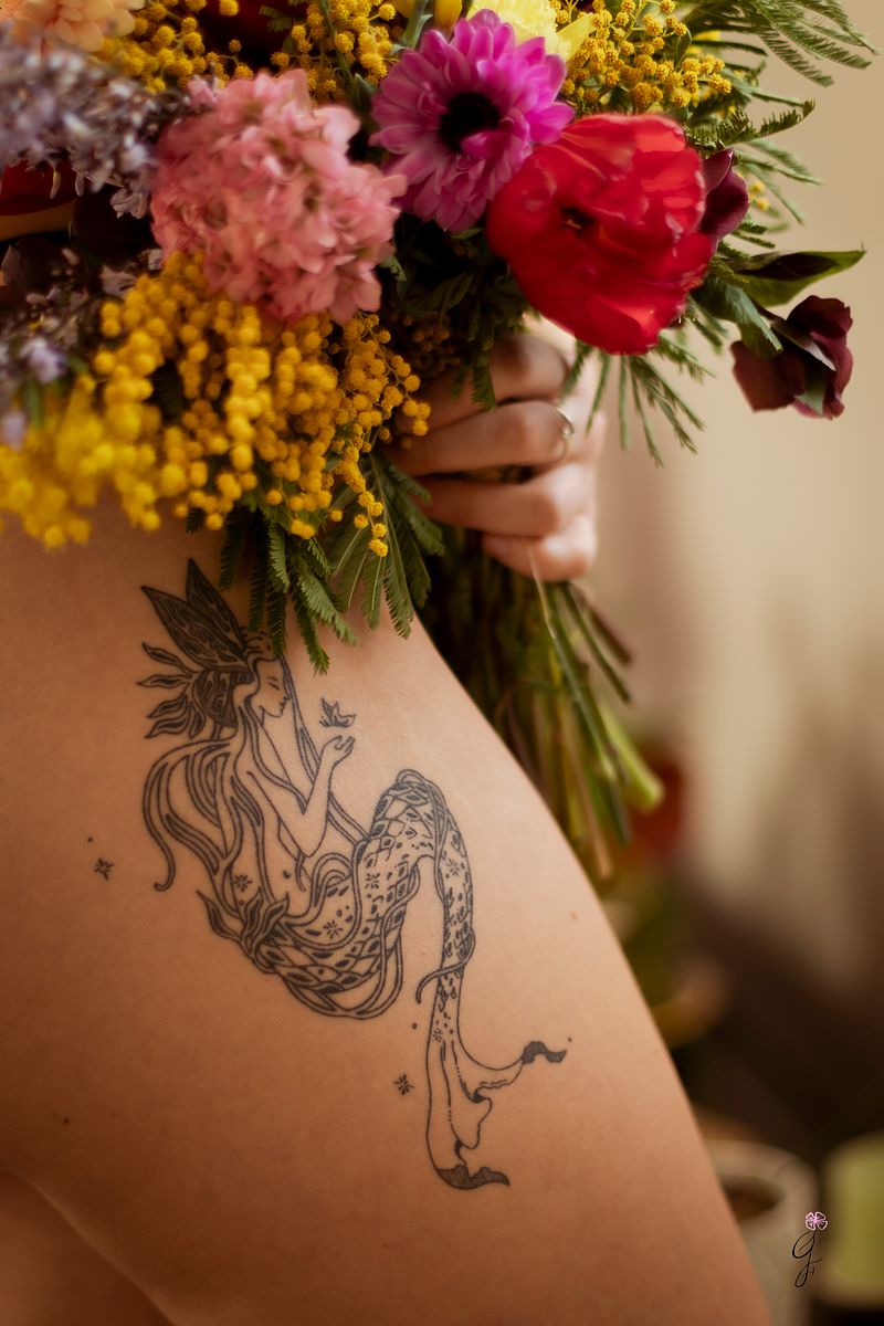 A la découverte de soi à travers l’image et les fleurs : un exemple de séance Corps Lovés