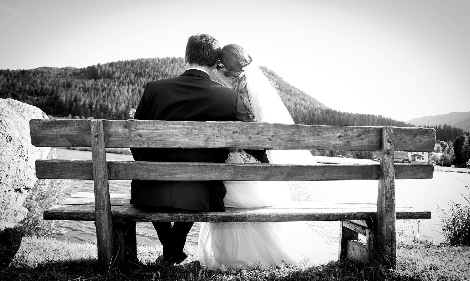Brautpaar bei einer Hochzeit in der Steiermark &ndash; Hochzeitsfotografie von MP Weddings