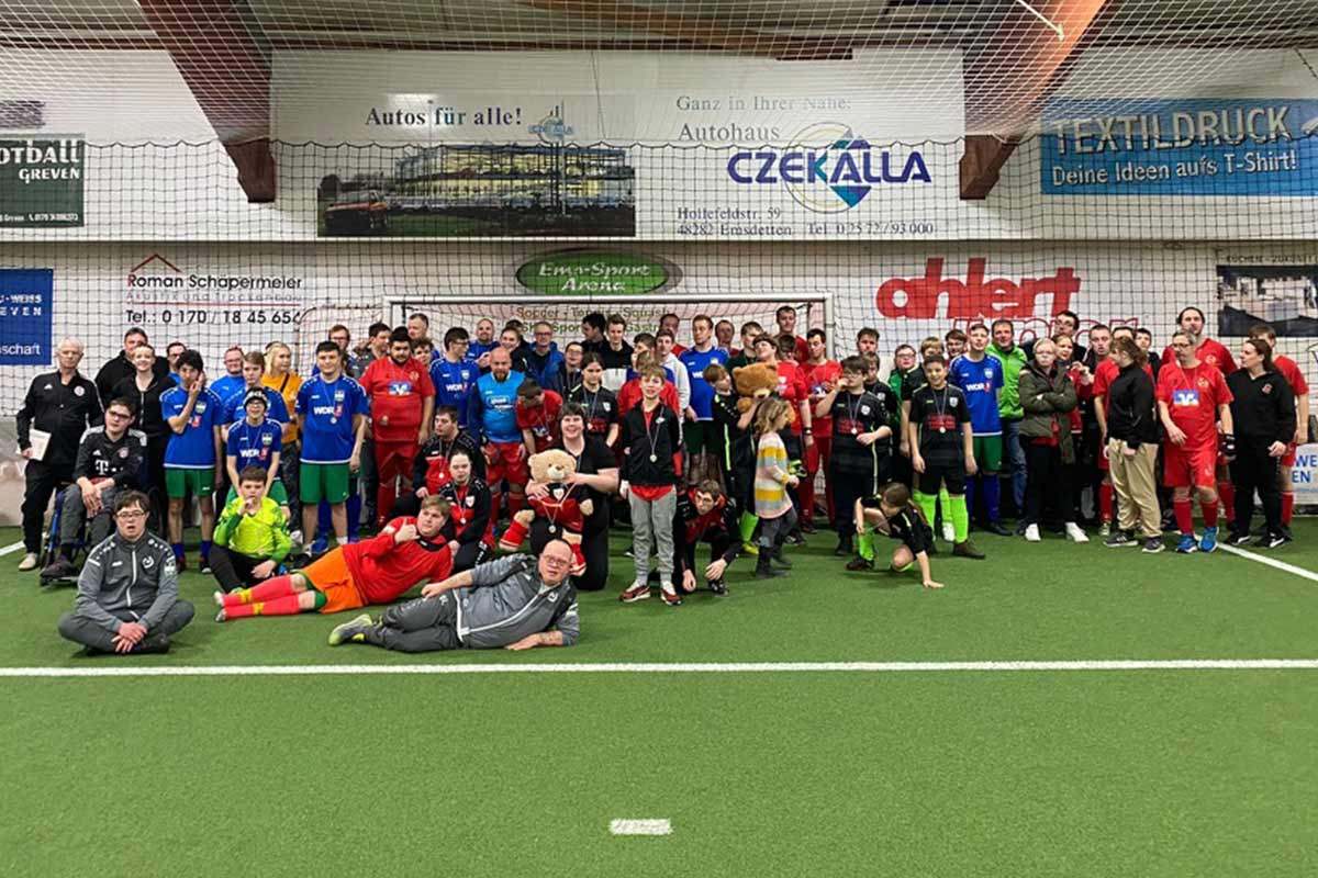 Abbildung zeigt: Spielerinnen und Spieler haben Spaß beim Turnier