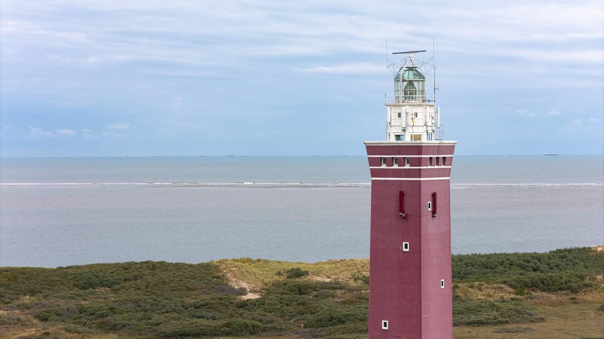 Vuurtoren Westhoofd in Ouddorp bij de duinen
