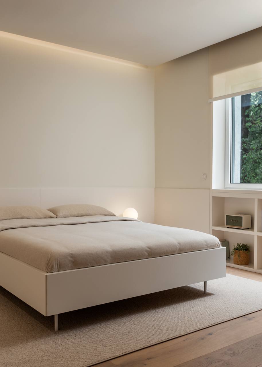 Fotografia de no Apartamento Reabilitado na Av. Roma, Lisboa, projeto do ATELI&Ecirc; 22.