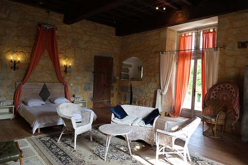 Chambre des Peyronnenc du Château de Saint-Chamarand : séjournez dans une chambre de caractère dans l'aile Renaissance.