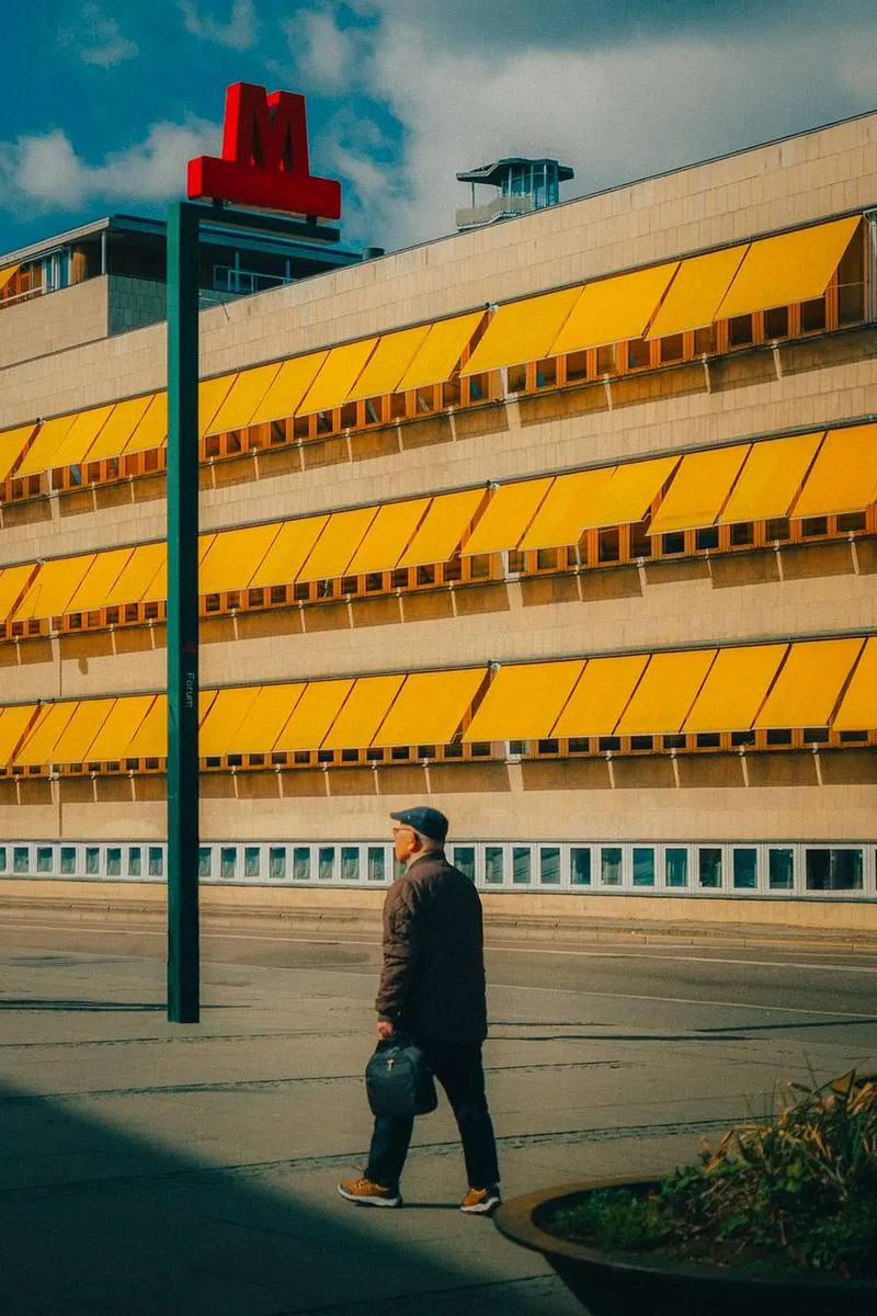 Dreamy Film Lightroom Preset – Soft & Sunny Aesthetic for a Retro Look