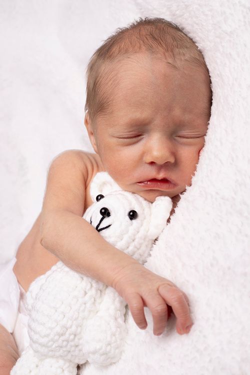 NEWBORN / MILESTONE