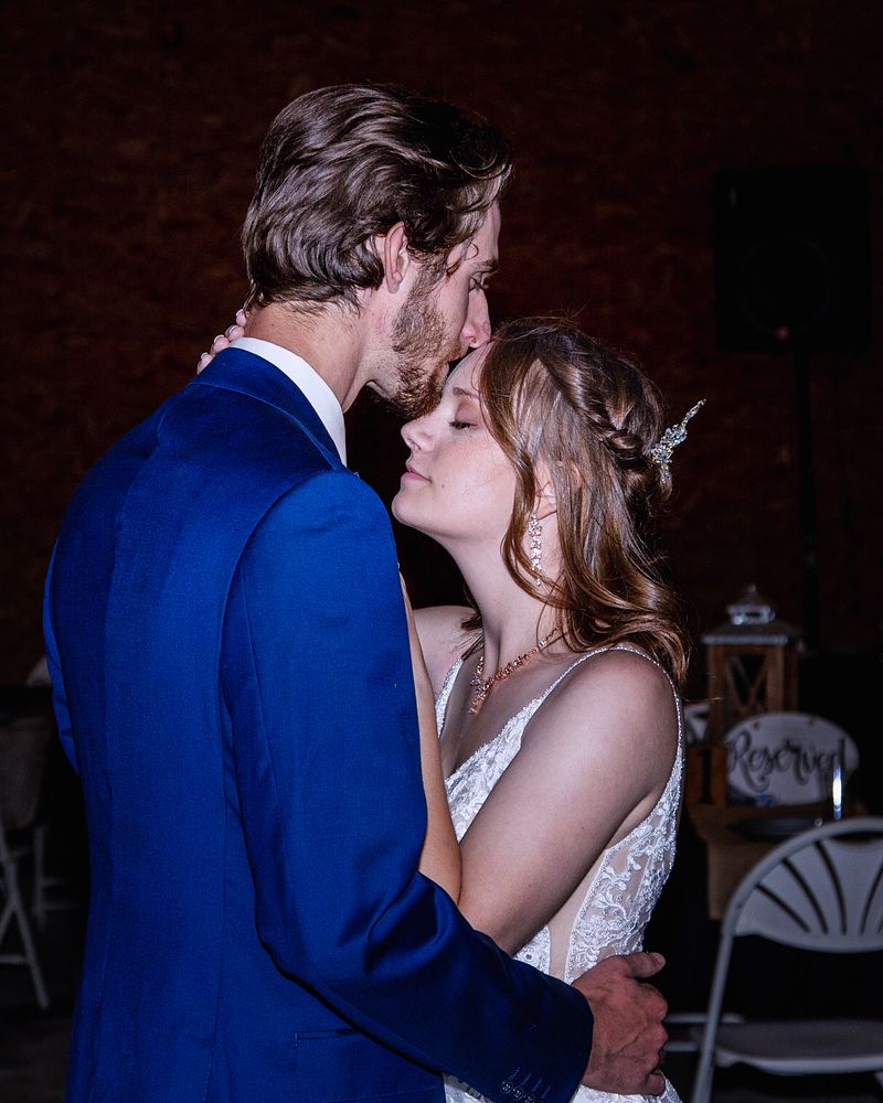 Natural Light vs. Flash: What’s Best for Your Wedding Reception?