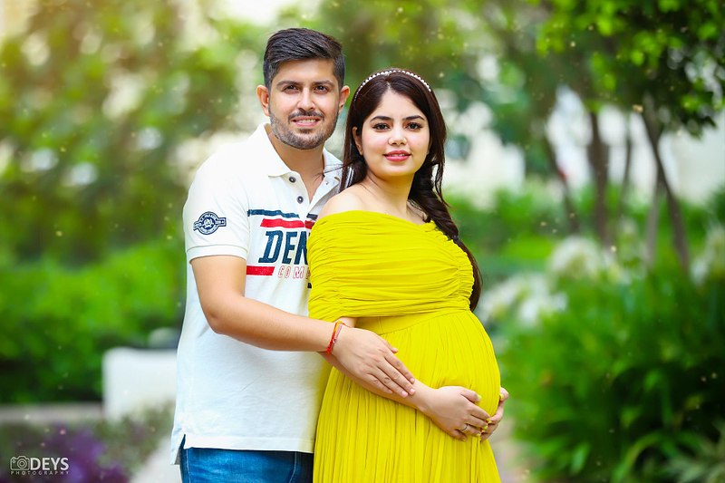 What is the best time of day to take maternity photos?