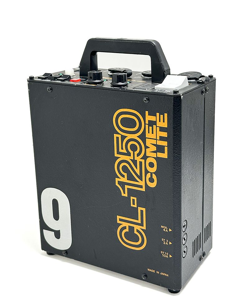 Comet CL1250 Studio Strobe KIT