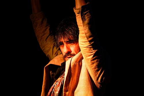 Danseur de flamenco réalisant un geste traditionnel du flamenco
