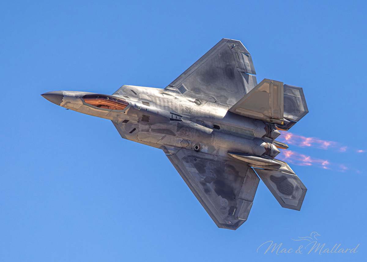 A,U.s.,Air,Force,F-22,Raptor,Performs,An,Aerial,Demonstration