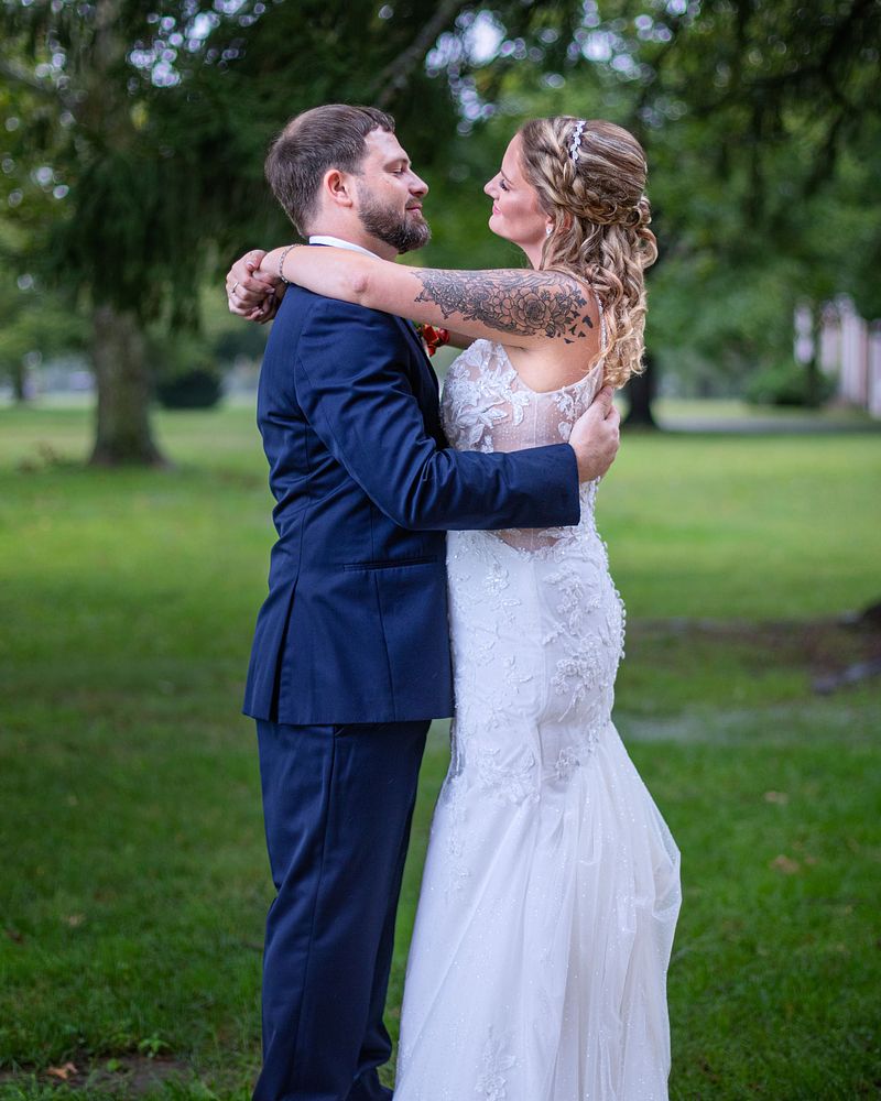 The Art of Natural Light: A Guide to Timeless Wedding Photos at Ross Station and Mansion