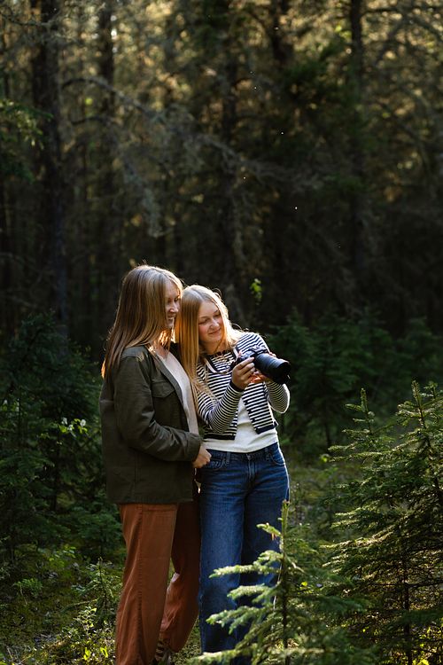 We find beauty in what's real. The moments you want to hold onto and the feelings you never want to forget.