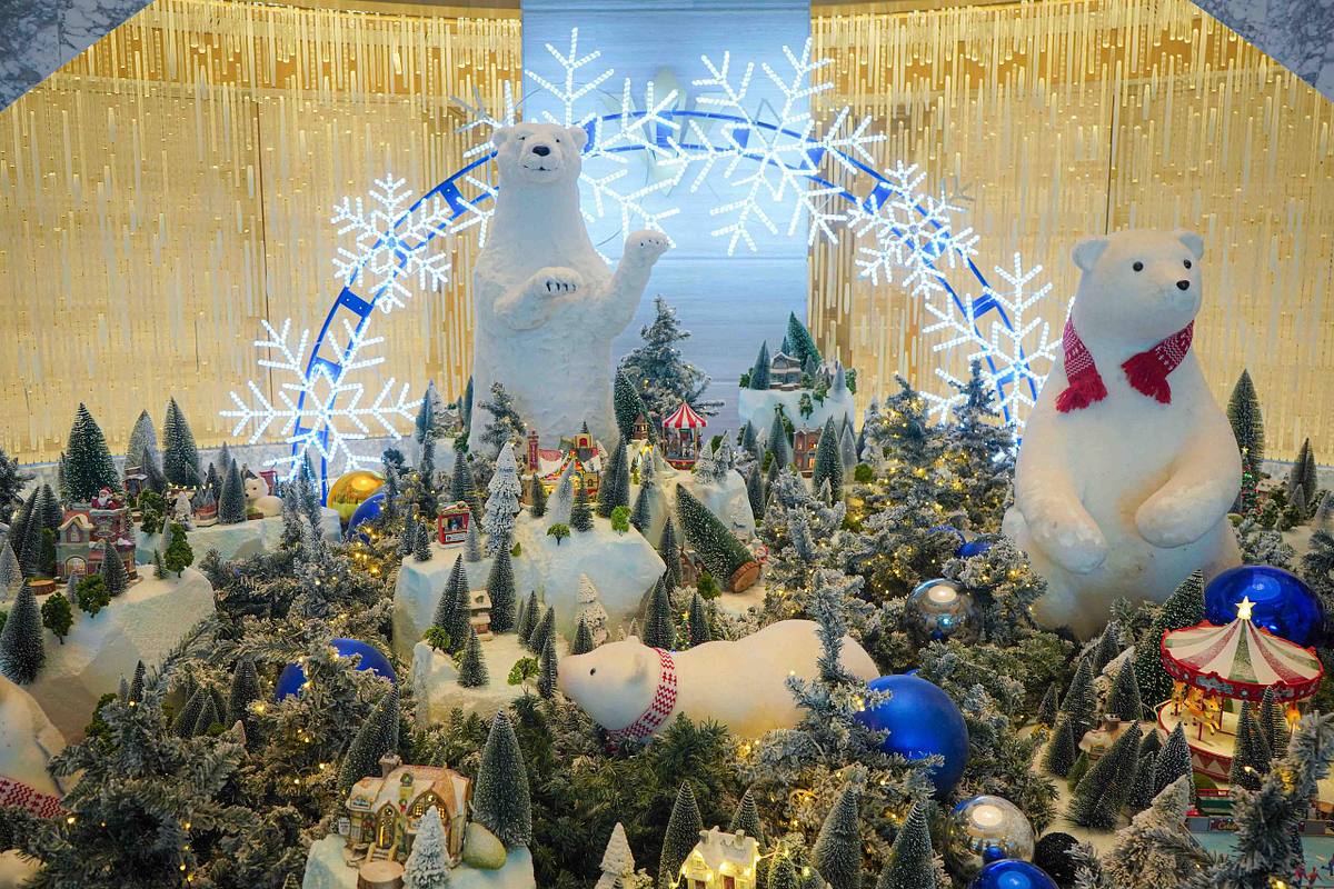 winter village christmas decoration lower lobby rixos marina