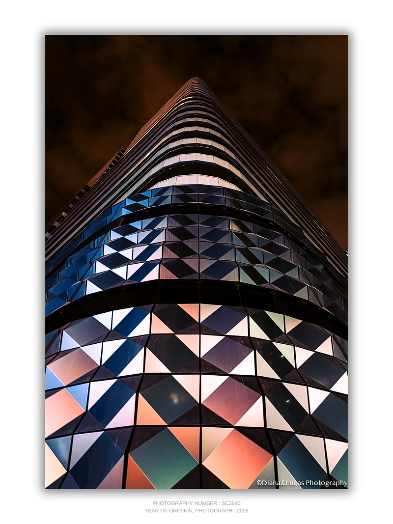 COLLECTION - URBAN GEOMETRY VERTICAL - "The Point" - LIMITED EDITION 10 of 10