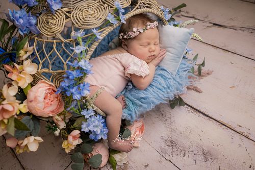 Choosing a photographer for your maternity or newborn session is not a decision most people make quickly.