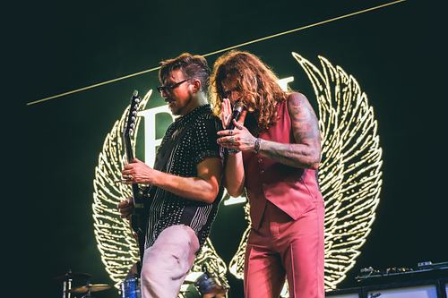 LIVE MUSIC