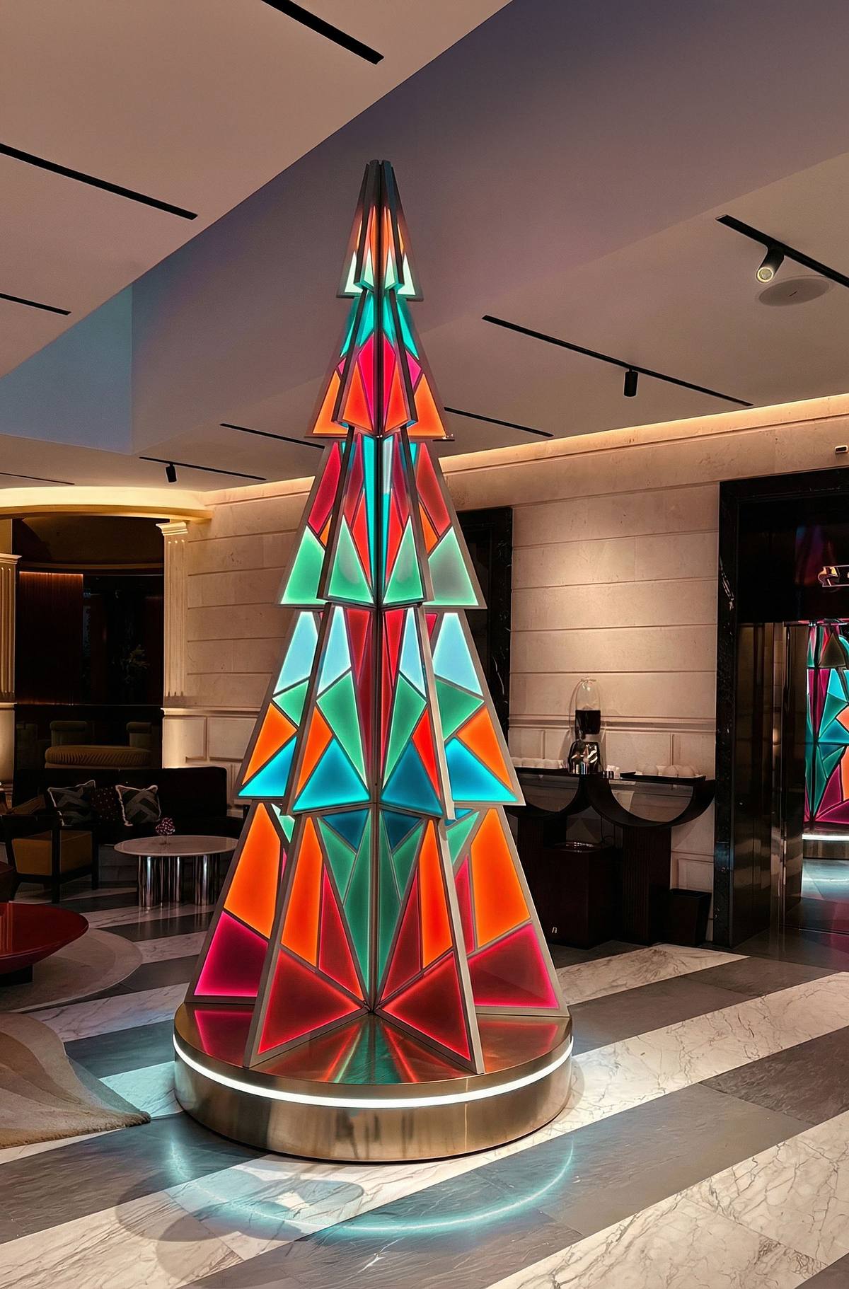 layered christmas tree sculpture integrated led lighting luxury hotel