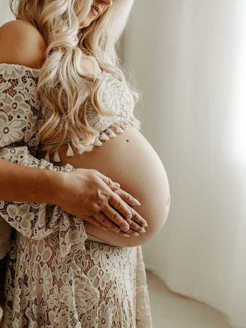 &euro;299 / Maternity Session